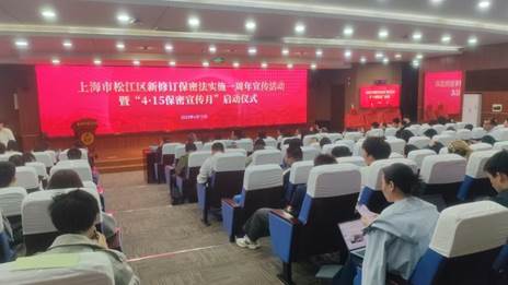 会议室里的人们

AI 生成的内容可能不正确。