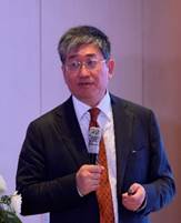 A person wearing a suit and tie

Description automatically generated